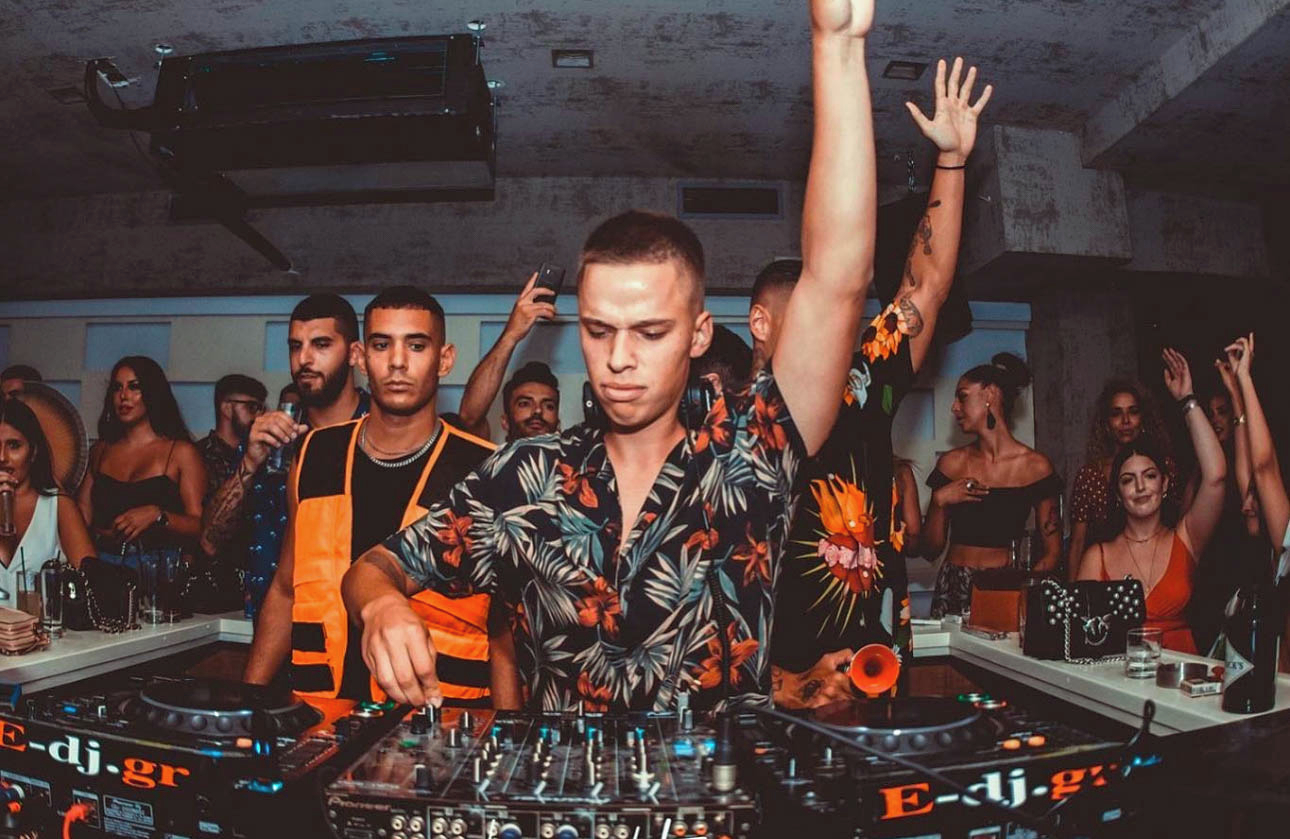 //www.jet2holidays.com/-/media/assets/product images - custom overview groups/cfu/get in the groove/cfu_88080_cabo_corfu_0125_04_689x448.jpg